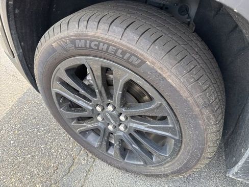 Used 2023 GMC Acadia SLT w/ Elevation Edition image 14