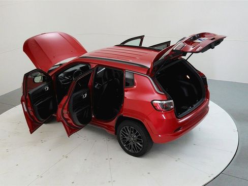 Used 2022 Jeep Compass Limited image 20