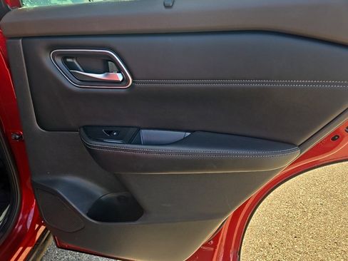 Used 2021 Nissan Rogue SV w/ Premium Package image 31