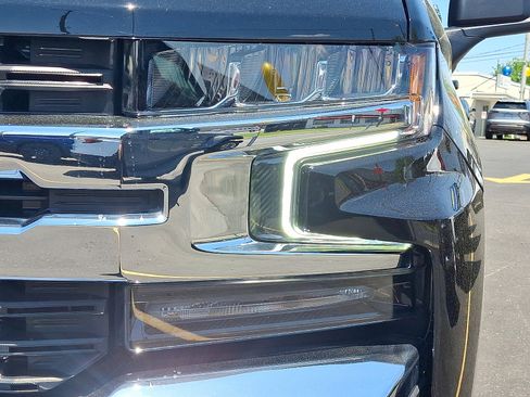 Used 2021 Chevrolet Silverado 1500 LT AWD/4WD image 9