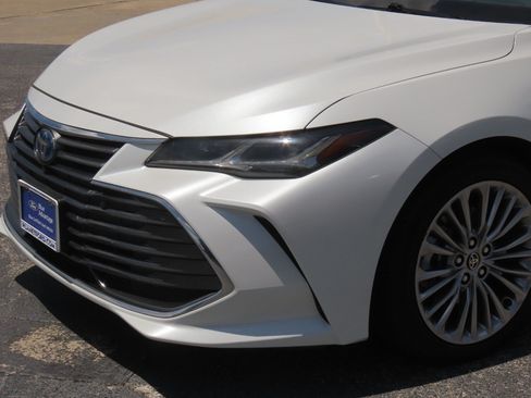 Used 2022 Toyota Avalon Limited w/ Advanced Safety Package FWD image 3