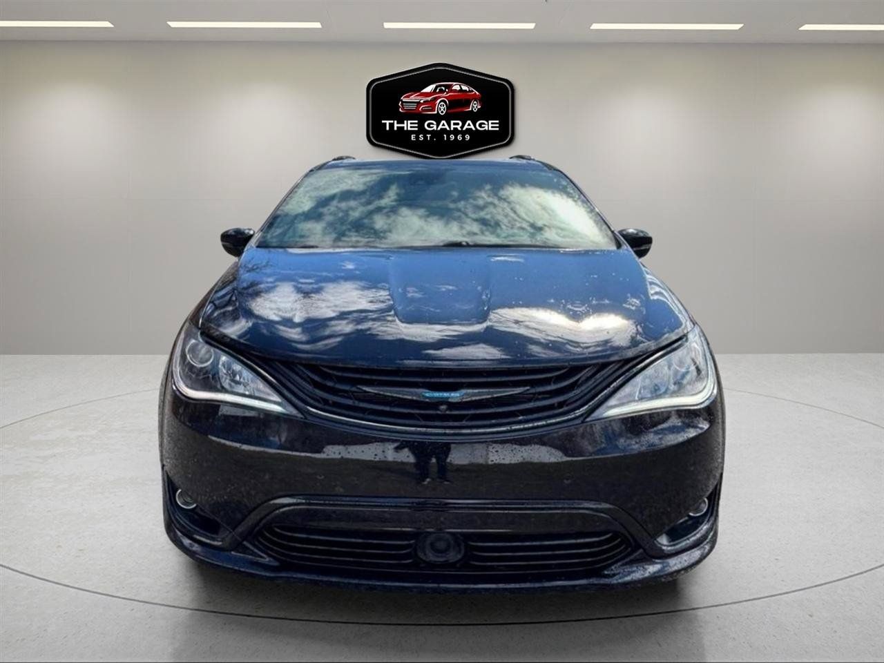 Used 2019 Chrysler Pacifica Limited w/ Advanced Safetytec Group FWD image 4
