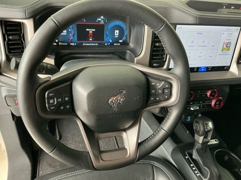 Used 2025 Ford Bronco Outer Banks AWD/4WD image 13