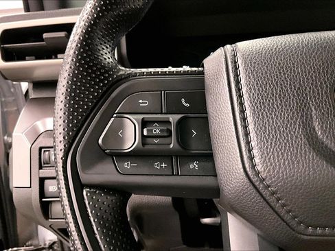 Used 2025 Toyota Tacoma SR5 AWD/4WD image 25
