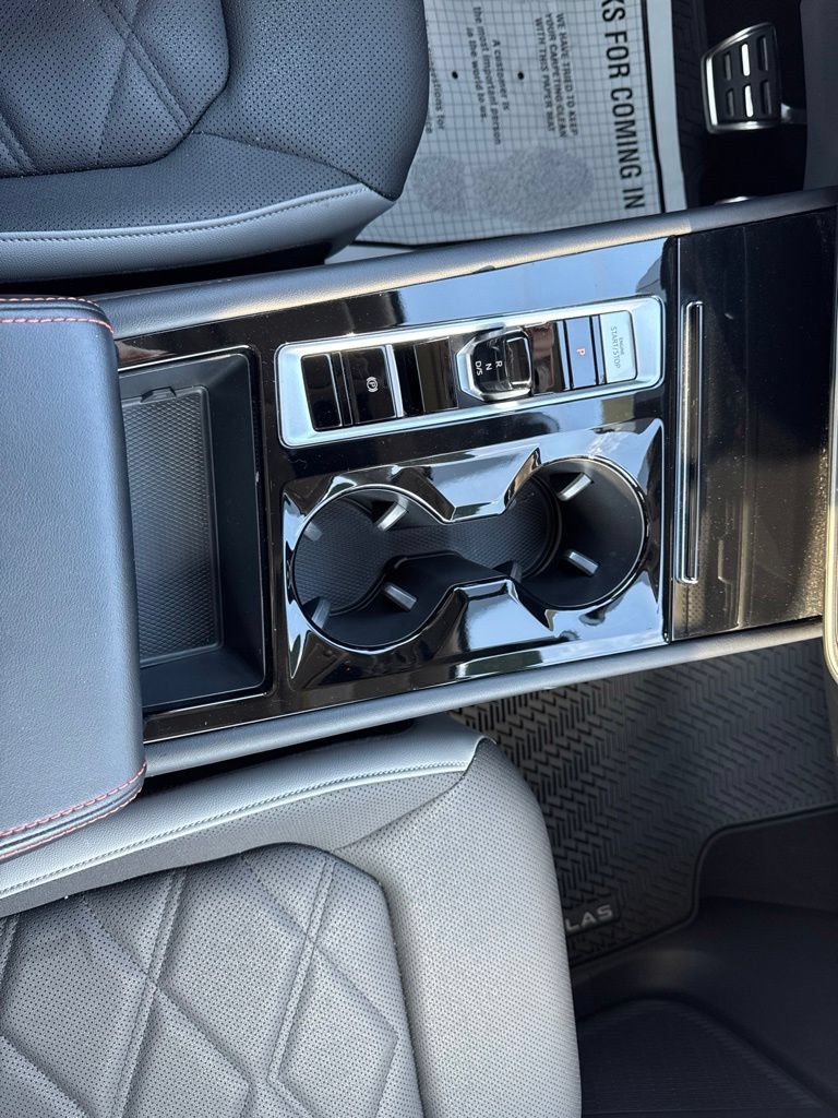 Used 2024 Volkswagen Atlas Peak Edition SE AWD/4WD image 19