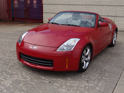 Used 2007 Nissan 350Z Touring RWD image 8