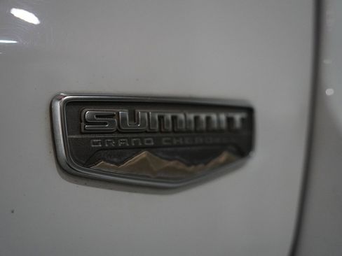 Used 2018 Jeep Grand Cherokee Summit image 11
