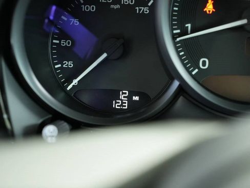 New 2025 Porsche Macan image 15