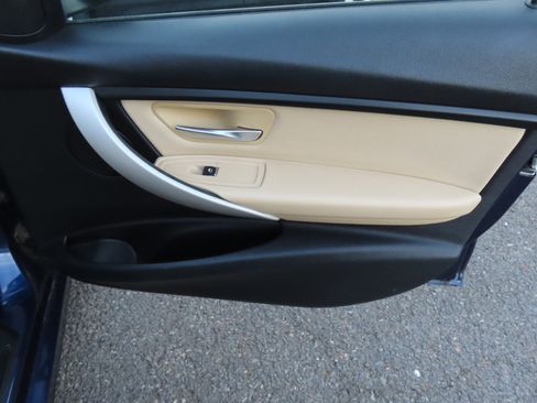 Used 2017 BMW 320i xDrive Sedan image 17