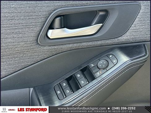 Used 2023 Nissan Rogue SV AWD/4WD image 17