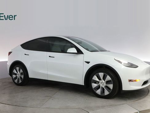 Used 2023 Tesla Model Y Long Range image 14