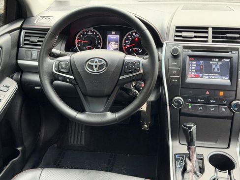 Used 2015 Toyota Camry SE FWD image 12