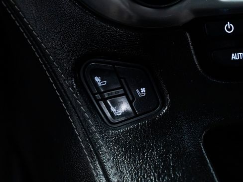 Used 2019 GMC Yukon XL SLT image 14