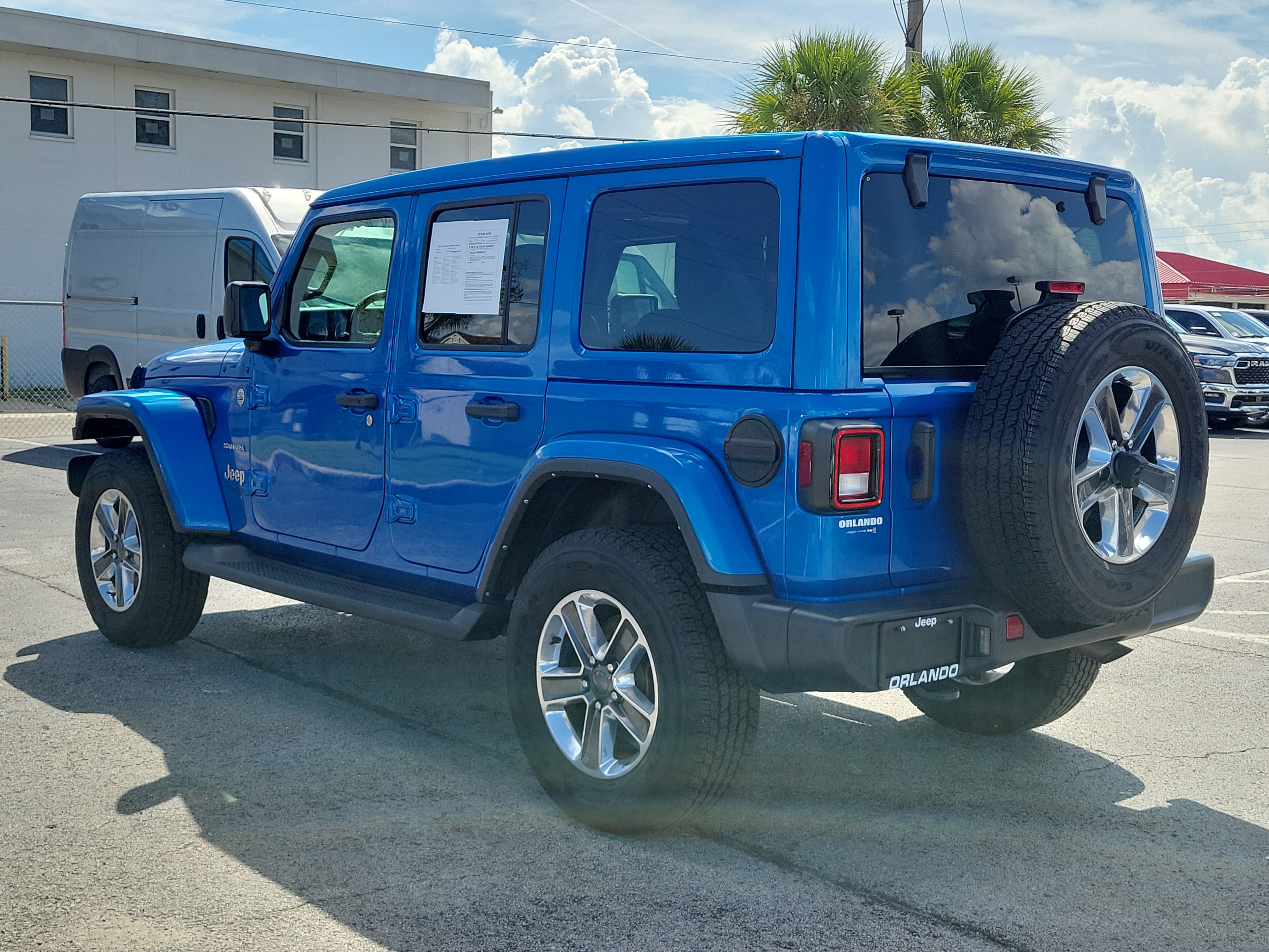 Used 2022 Jeep Wrangler Unlimited Sahara w/ Cold Weather Group AWD/4WD image 5
