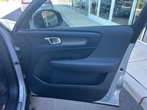 Certified 2025 Volvo XC40 B5 Plus AWD/4WD image 14