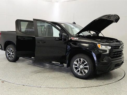 Used 2023 Chevrolet Silverado 1500 RST AWD/4WD image 9