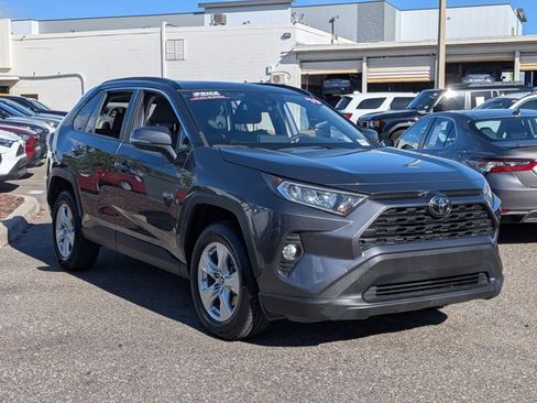 Used 2019 Toyota RAV4 XLE w/ Convenience Package image 3