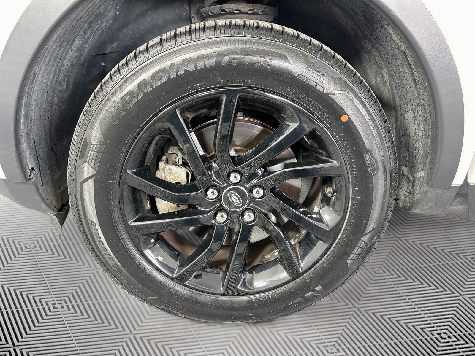 Used 2017 Land Rover Discovery Sport HSE AWD/4WD image 30