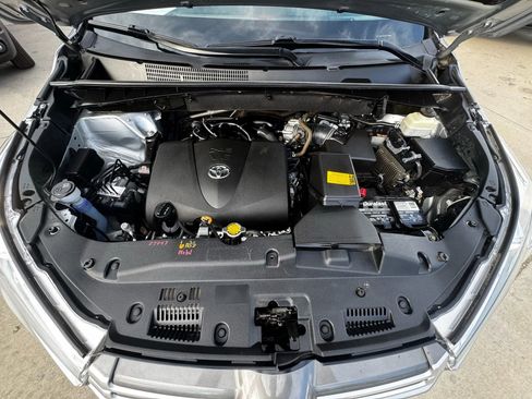 Used 2017 Toyota Highlander XLE image 26