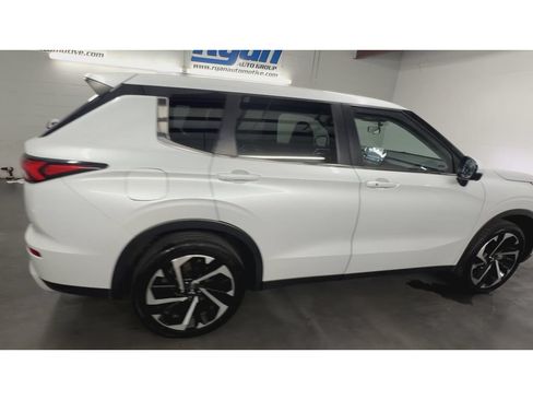 Used 2024 Mitsubishi Outlander SE AWD/4WD image 9