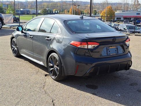 Used 2023 Toyota Corolla SE image 3