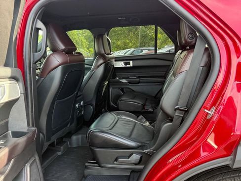 Certified 2020 Ford Explorer Platinum w/ Premium Technology Package AWD/4WD image 13