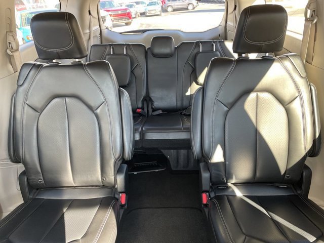 Used 2023 Chrysler Pacifica Touring-L FWD image 14