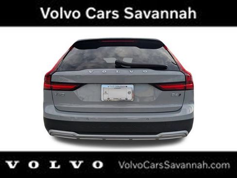 Used 2024 Volvo V90 B6 Cross Country Plus image 6