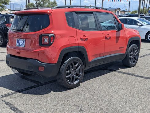 Used 2022 Jeep Renegade Latitude w/ Convenience Group AWD/4WD image 2