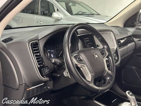 Used 2018 Mitsubishi Outlander SEL AWD/4WD image 14