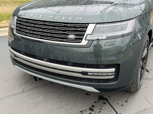 Used 2023 Land Rover Range Rover SE image 12