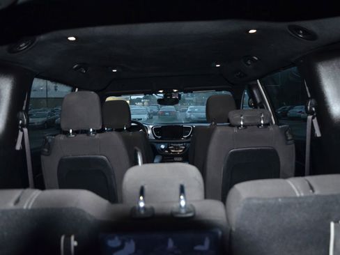 Used 2021 Chrysler Pacifica Touring w/ S Appearance Package image 39