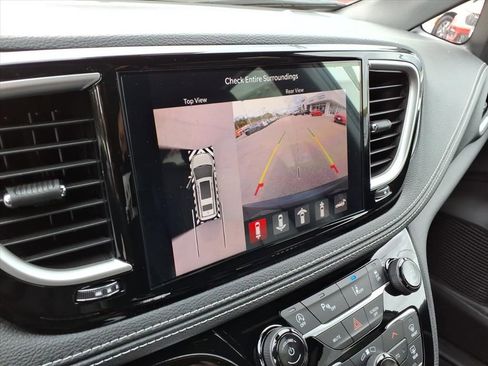 New 2026 Chrysler Pacifica Select image 23