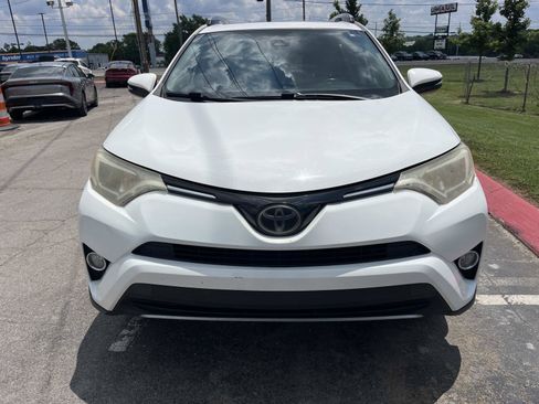 Used 2018 Toyota RAV4 XLE AWD/4WD image 2