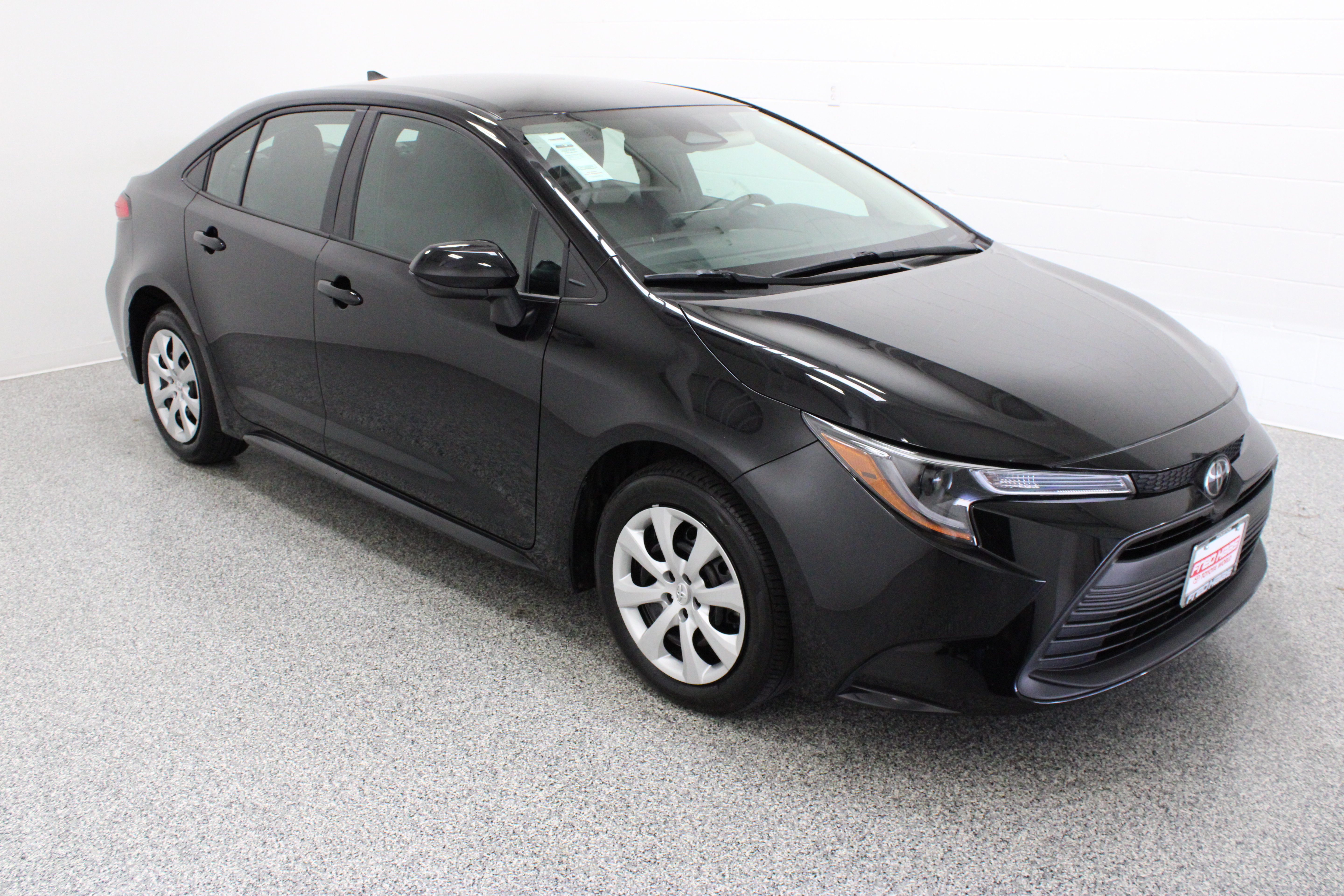 Used 2026 Toyota Corolla LE FWD image 4