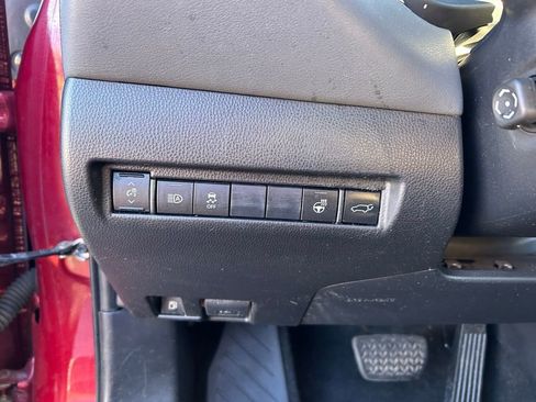 Used 2021 Toyota Venza XLE w/ Softex Package image 25