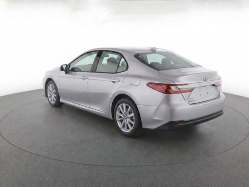 Used 2026 Toyota Camry LE AWD/4WD image 3