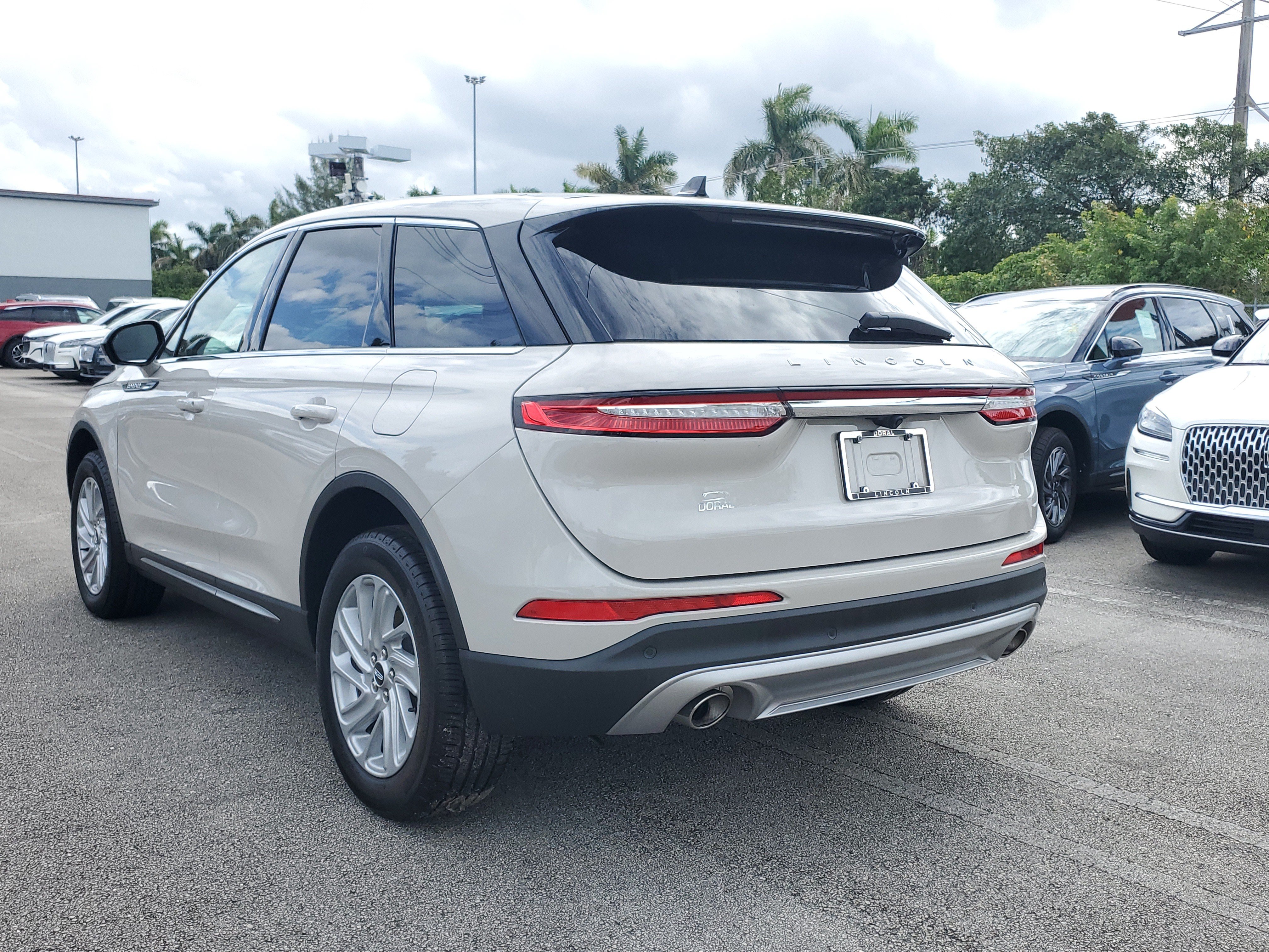 Used 2024 Lincoln Corsair FWD image 4
