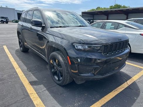 Used 2023 Jeep Grand Cherokee Altitude AWD/4WD image 1