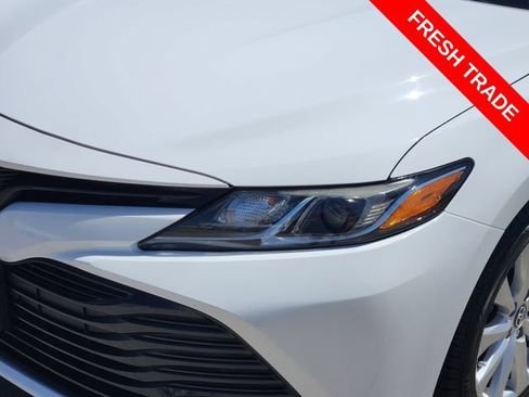 Used 2020 Toyota Camry LE FWD image 9