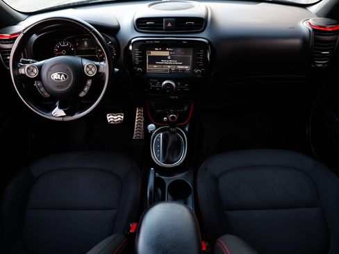 Used 2018 Kia Soul + image 2