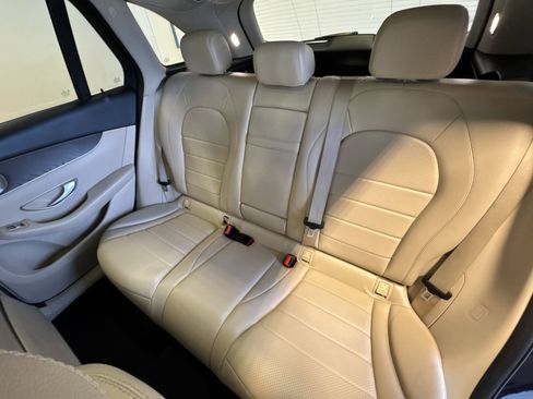 Used 2019 Mercedes-Benz GLC 300 GLC 300 w/ Premium Package image 22