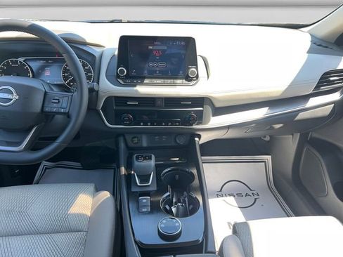 Used 2025 Nissan Rogue SV AWD/4WD image 15