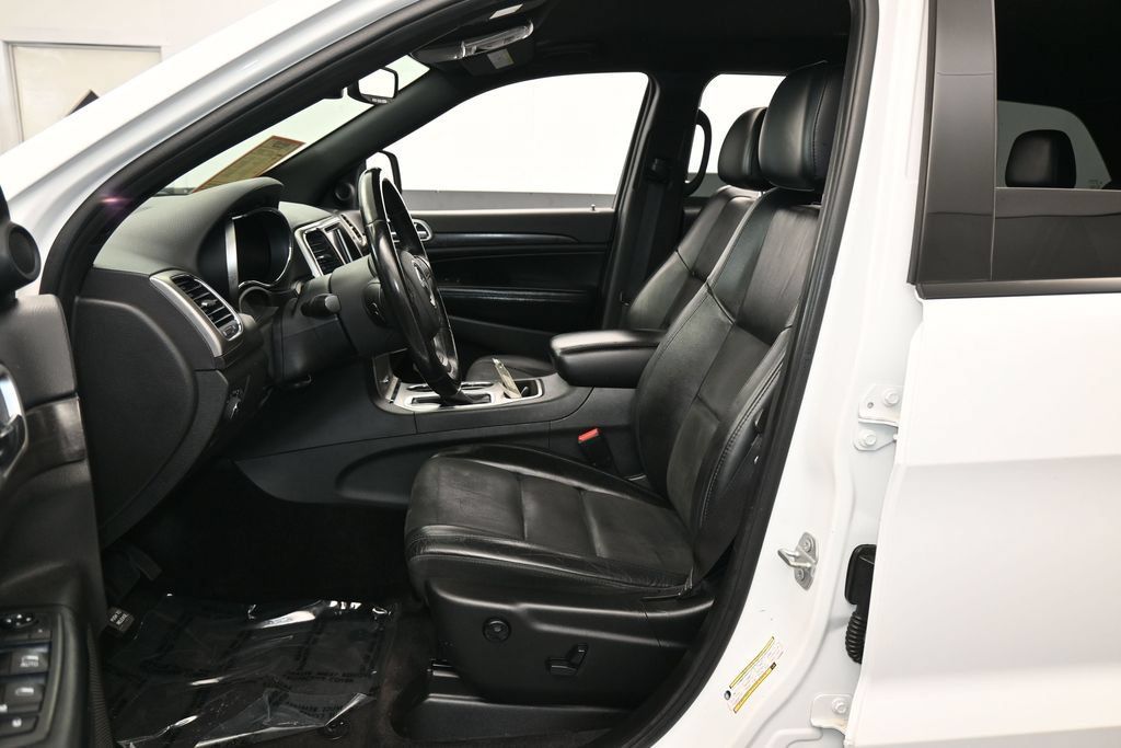 Used 2018 Jeep Grand Cherokee Altitude RWD image 11