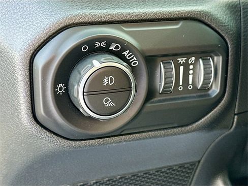 Used 2021 Jeep Gladiator Willys image 10