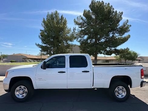 Used 2008 GMC Sierra 2500 SLE w/ Z71 Off-Road Package AWD/4WD image 1