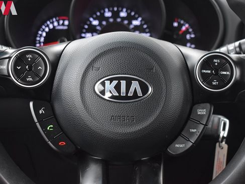 Used 2018 Kia Soul + image 14