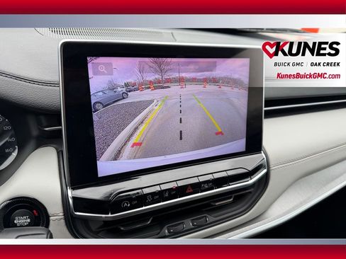 Used 2025 Jeep Compass Limited image 24