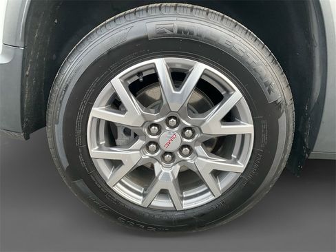 Used 2022 GMC Acadia SLT w/ Technology Package image 10