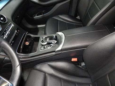 Used 2018 Mercedes-Benz GLC 300 4MATIC w/ Multimedia Package image 18